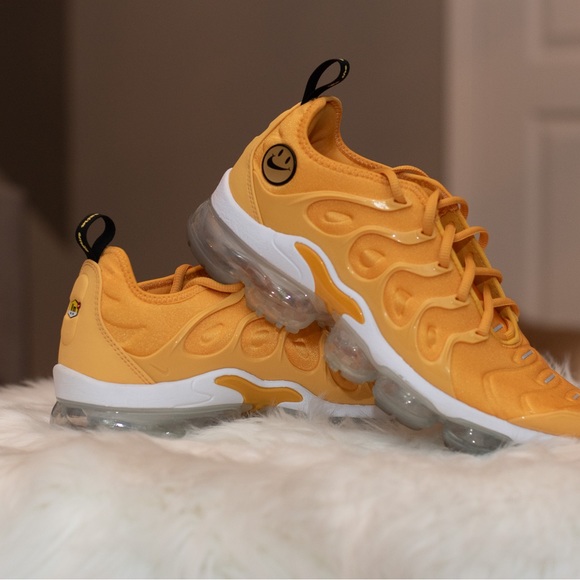 🐝 Air Vapormax Plus- Pollen/Yellow Strike-Women 🐝 - Picture 7 of 8